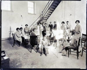 arts-class-in-roberts-hall-1927