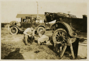 hpu-students-working-on-car-1920s